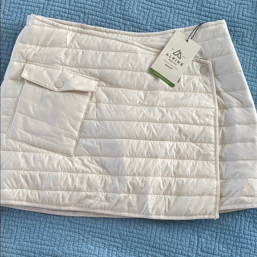 Alpine Design White Quilted Skirt